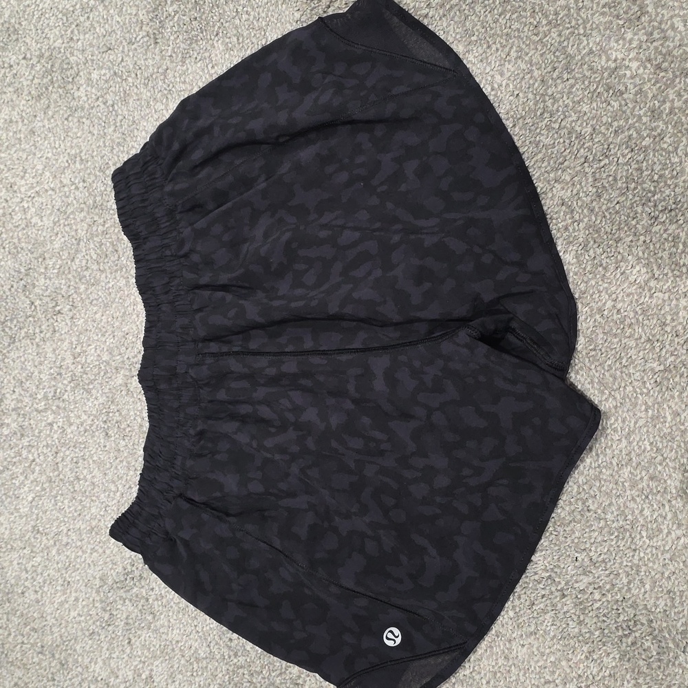 EUC Lululemon Leopard Print Hotty Hot Shorts. Approx 3" Inseam